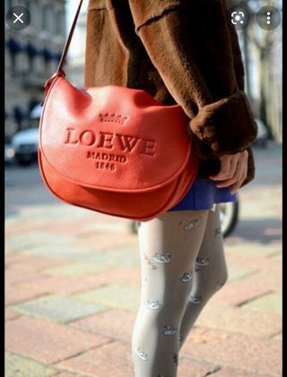 Bolso bandolera loewe modelo heritage de segunda mano por 800 EUR en  Valencia en WALLAPOP