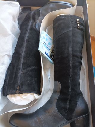 Botas Altas mujer de segunda mano por 80 EUR en Puerto Real en WALLAPOP