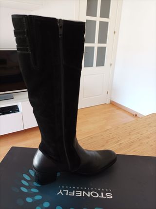 Botas Altas mujer de segunda mano por 80 EUR en Puerto Real en WALLAPOP