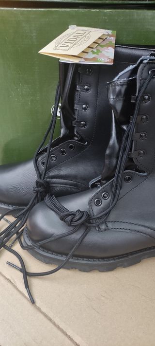 Botas militares Vidal. de segunda mano por 25 EUR en Palencia en WALLAPOP