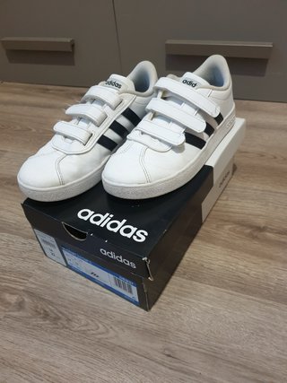 Zapatillas ADIDAS VL COURT Kid de segunda mano por 15 EUR en Vilanova i la  Geltrú en WALLAPOP