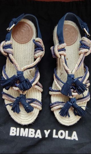 Sandalias Bimba y Lola de segunda mano por 18 EUR en Palencia en WALLAPOP