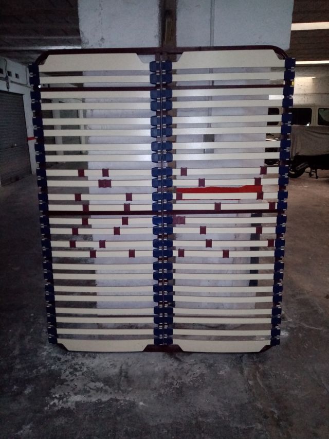 Vendo base de somier multiláminas.