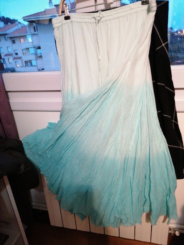 Falda maxi tela arrugada azul