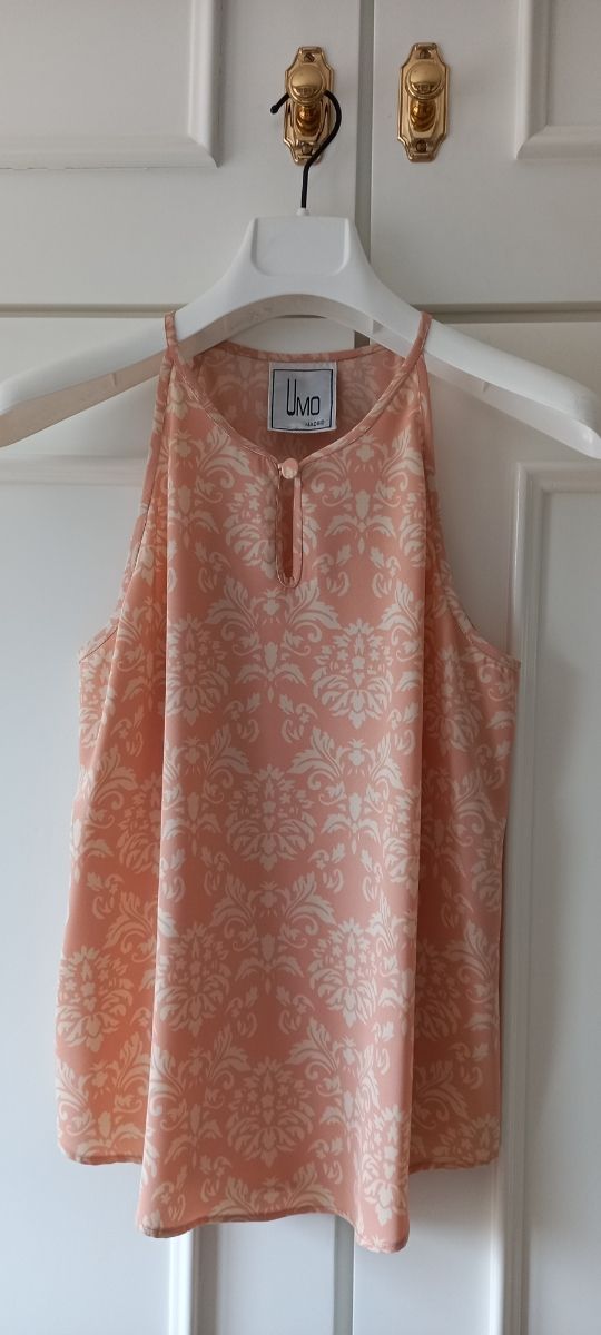 chaqueta y falda con blusa