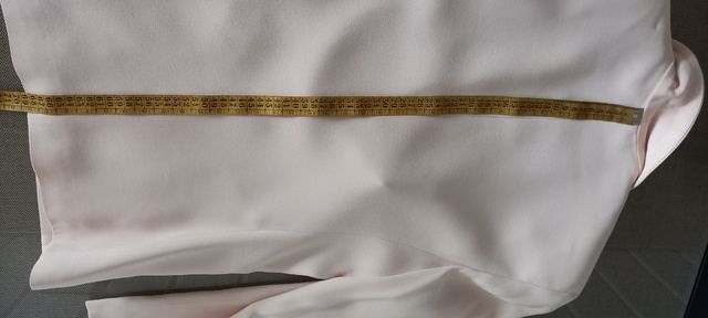 chaqueta y falda con blusa