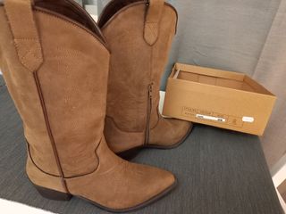 Botas camperas estilo cowboy - Corina de segunda mano por 20 EUR en  Aranjuez en WALLAPOP