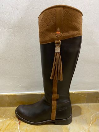 Botas camperas mujer Valverde del camino de segunda mano por 45 EUR en  Valencia en WALLAPOP