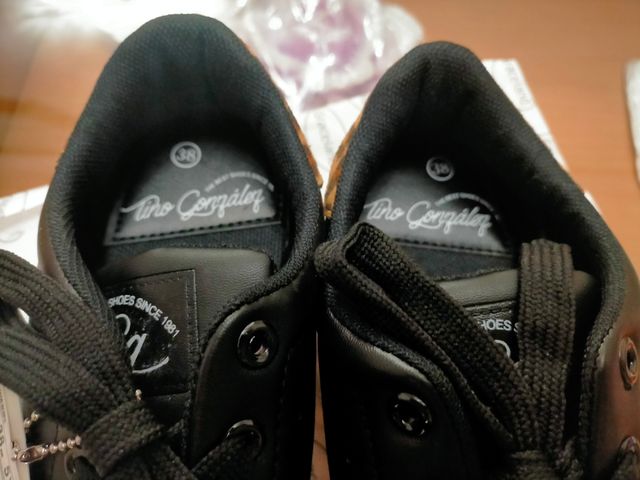 Zapatillas deporte negras con adorno leopardo