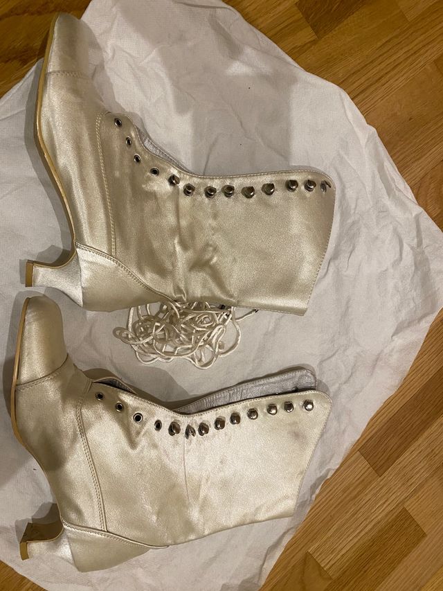 Botines para novia de satén .