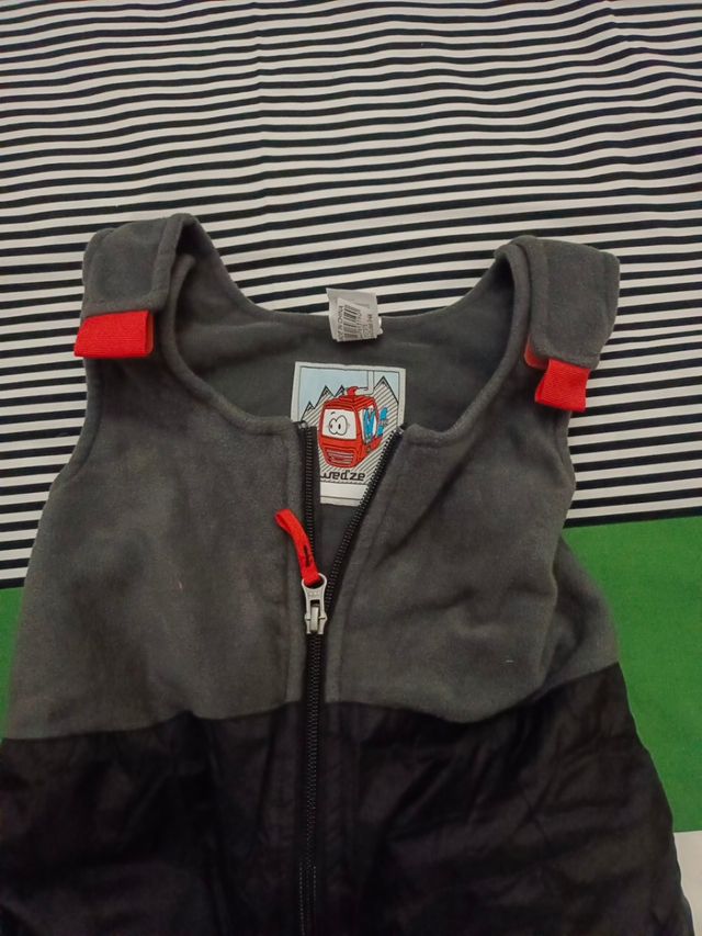 Mono infantil de nieve