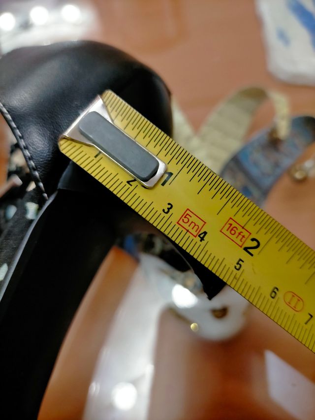 Zapatos negros con punta