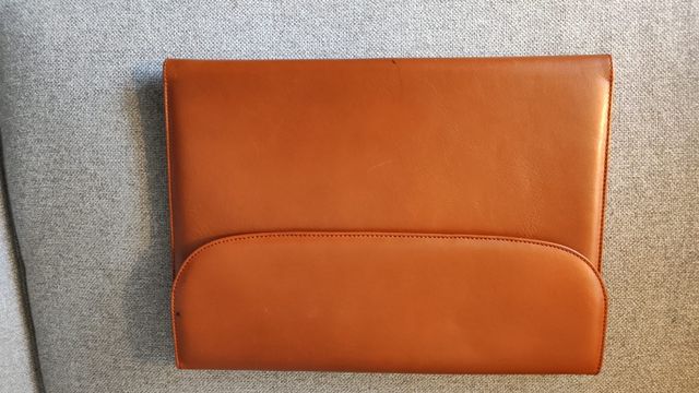 Elegante cartera portadocumentos de piel