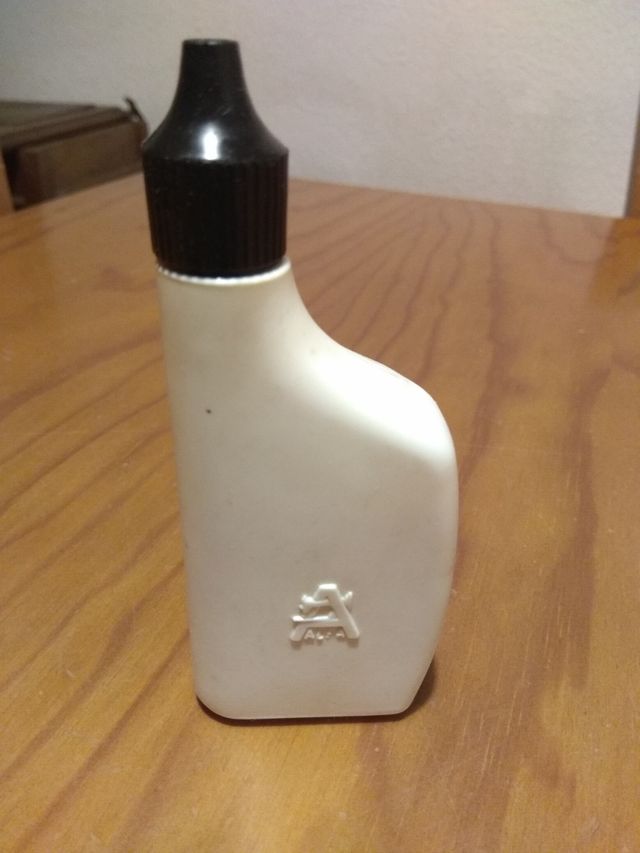 Bote aceite Alfa antiguo.