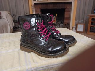 Botas negras estilo Doc Martens, talla 38 de segunda mano por 4 EUR en La  Poveda en WALLAPOP