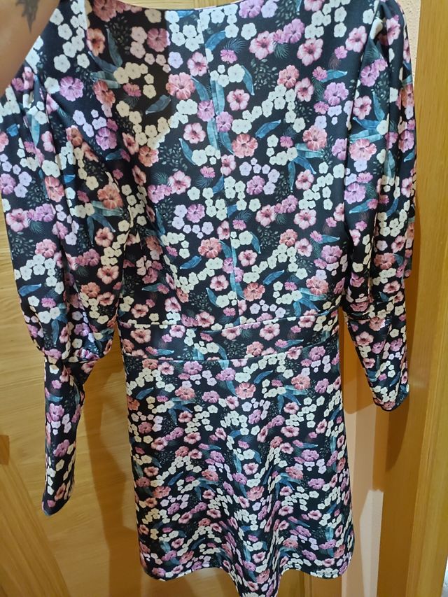 vestido de flores con cinturón