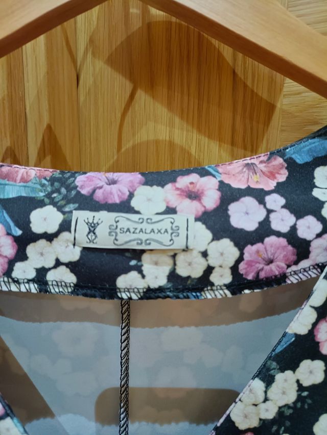 vestido de flores con cinturón