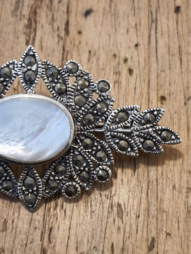 Broche nuevo a estrenar! plata,nácar y marquesita