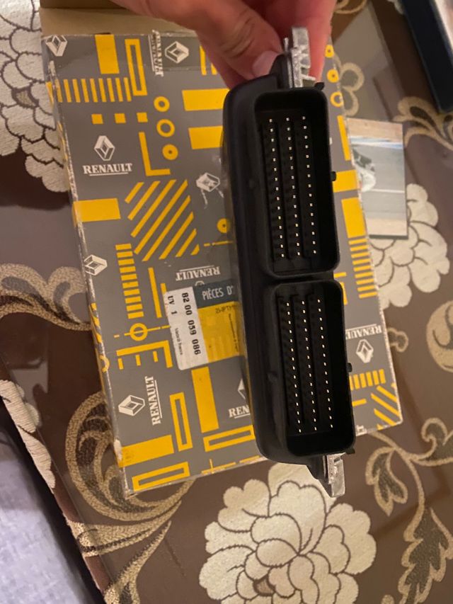 Centralita Renault Ref: 82 00 059 086