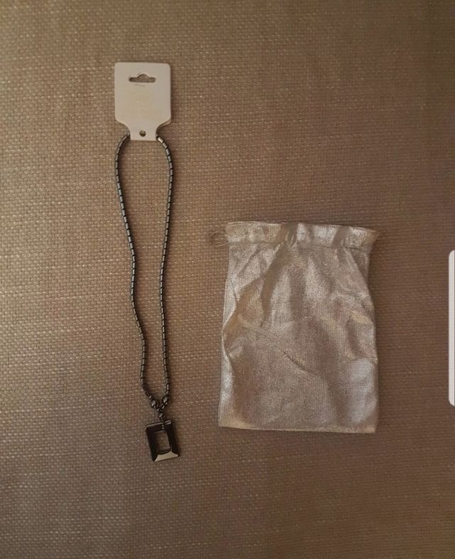 Vendesi collana nuova