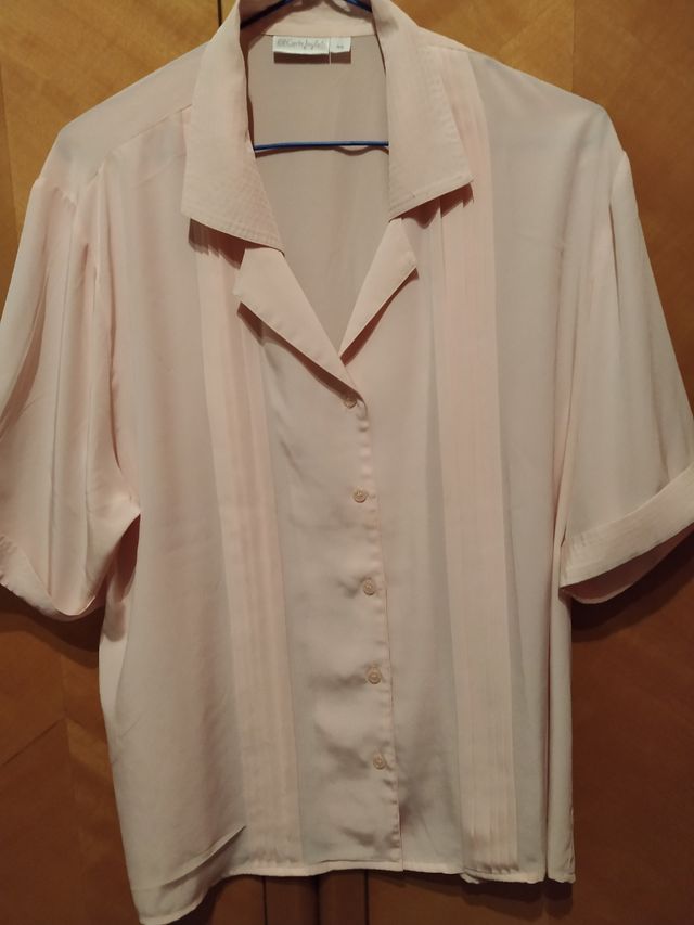 Conjunto de Falda y Blusa.