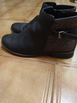BOTINES NUMERO 39 de segunda mano por 5 EUR en Huesca en WALLAPOP