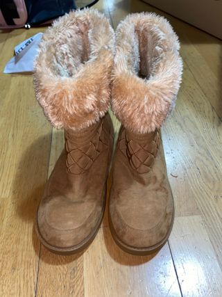 Botas de invierno - Guess de segunda mano por 17 EUR en Madrid en WALLAPOP