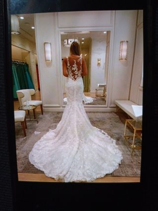 Vestido Pronovias a estrenar de segunda mano por 1.000 EUR en Barañain en  WALLAPOP