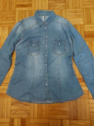 Camisa vaquera Stradivarius de segunda mano por 7 EUR en Santo Domingo de  la Calzada en WALLAPOP