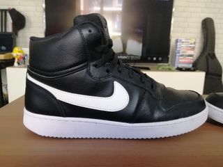 Nike Ebernon Mid - Negra y Blanca de segunda mano por 120 EUR en Barcelona  en WALLAPOP