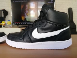 Nike Ebernon Mid - Negra y Blanca de segunda mano por 120 EUR en Barcelona  en WALLAPOP