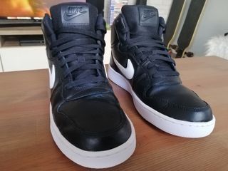 Nike Ebernon Mid - Negra y Blanca de segunda mano por 120 EUR en Barcelona  en WALLAPOP