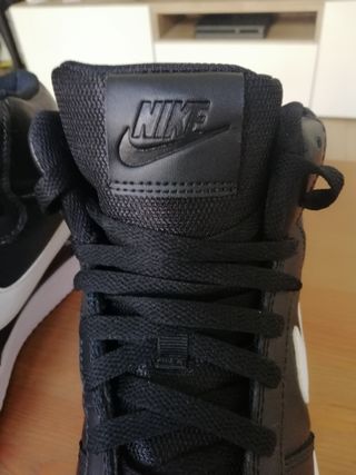 Nike Ebernon Mid - Negra y Blanca de segunda mano por 120 EUR en Barcelona  en WALLAPOP