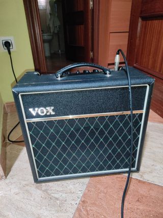 Amplificador Vox Pathfinder 15 de segunda mano por 100 EUR en Córdoba en  WALLAPOP