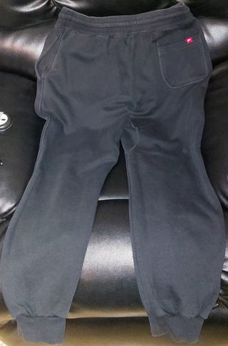 Pantalon de chándal Nike de segunda mano por 15 EUR en Valencia en WALLAPOP