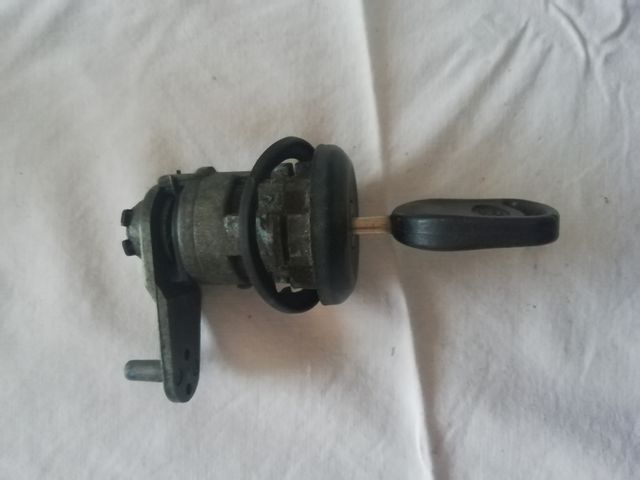 se vende bobin de coche Ford escort año 1997.