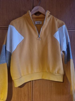 Sudadera pull Bear de segunda mano por 10 EUR en Puerto de Sagunto en  WALLAPOP