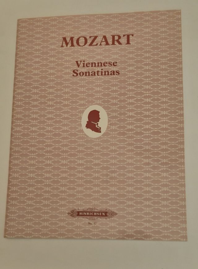 4 Libros Partituras para piano de Bartok Bach