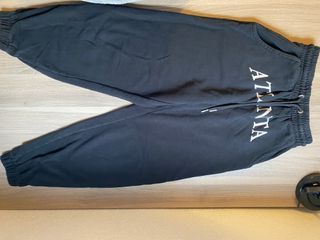 PANTALÓN CHANDAL CHICA COLOR NEGRO BERSHKA de segunda mano por 5 EUR en  Molina de Segura en WALLAPOP