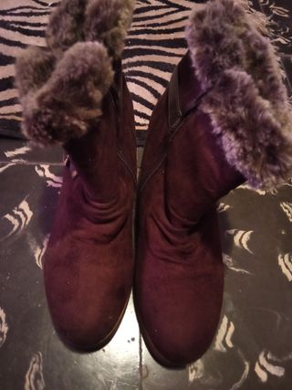 Botas con cuña por dentro de segunda mano por 9 EUR en Valencia en WALLAPOP