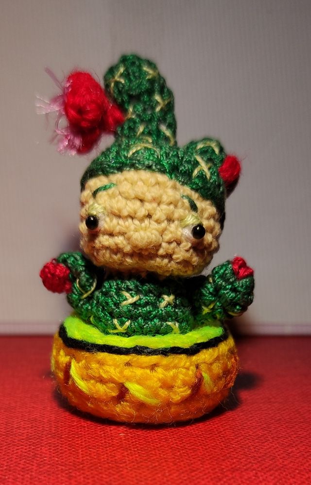 Amigurumi cactus miniatura.