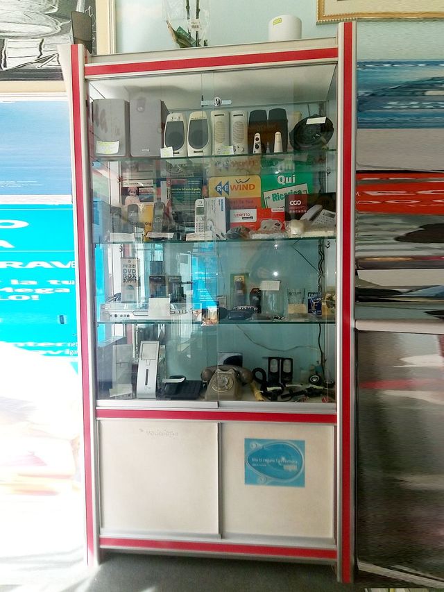 Vetrina casa/negozio/ufficio 204x107 con mobiletto