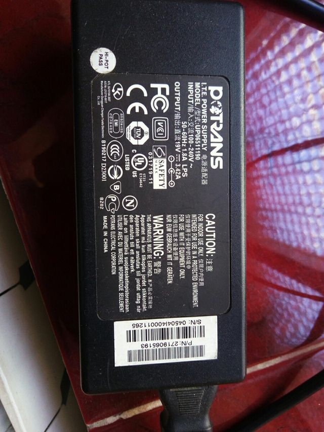 Cargador portátil 19V 3,42A