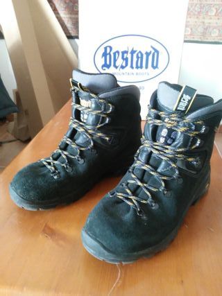 Botas de Montaña Bestard de segunda mano por 110 EUR en Jaén en WALLAPOP