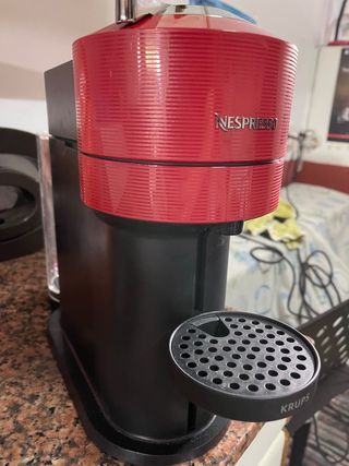 Cafetera Krups Nespresso VERTUO Next XN9105 de segunda mano por 45 EUR en  Vilagarcía de Arousa en WALLAPOP