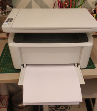 Impresora HP LaserJet Pro M28w Multifunción de segunda mano por 100 EUR en  Huelva en WALLAPOP