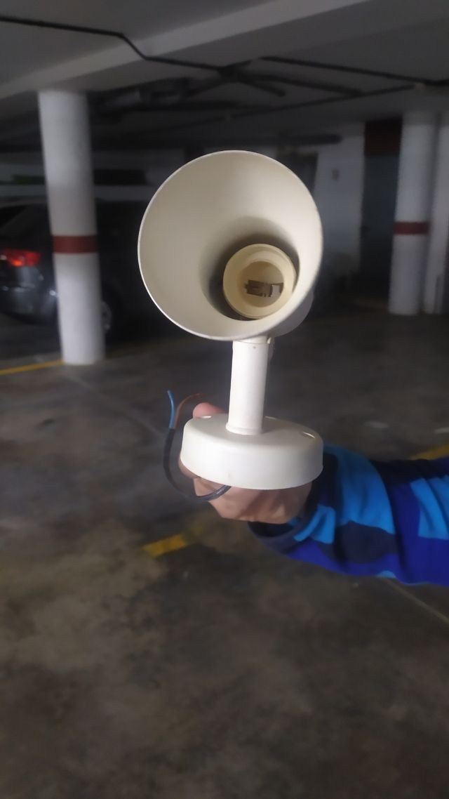 Lámpara techo, foco.