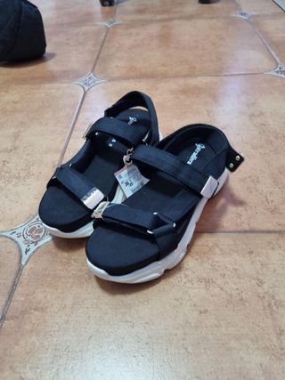 Sandalias con plataforma negra Stradivarius de segunda mano por 15 EUR en  Ogíjares en WALLAPOP