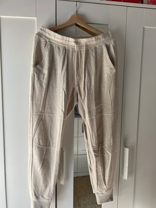 Pantalón chándal Hollister de segunda mano por 20 EUR en Valencia en  WALLAPOP