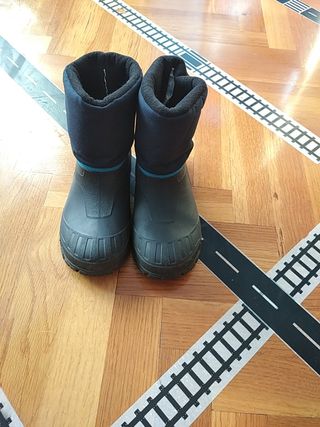 Botas trekking y nieve talla 30\\/31 de segunda mano por 5 EUR en A Coruña  en WALLAPOP